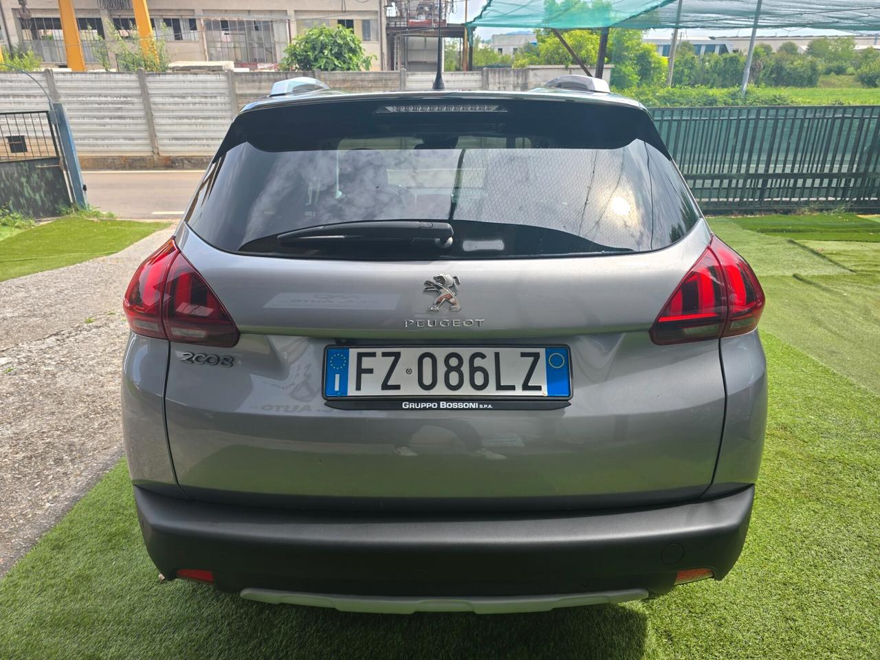 Peugeot 2008 1.2BENZ 82CV 60000KM ALLURE-2020