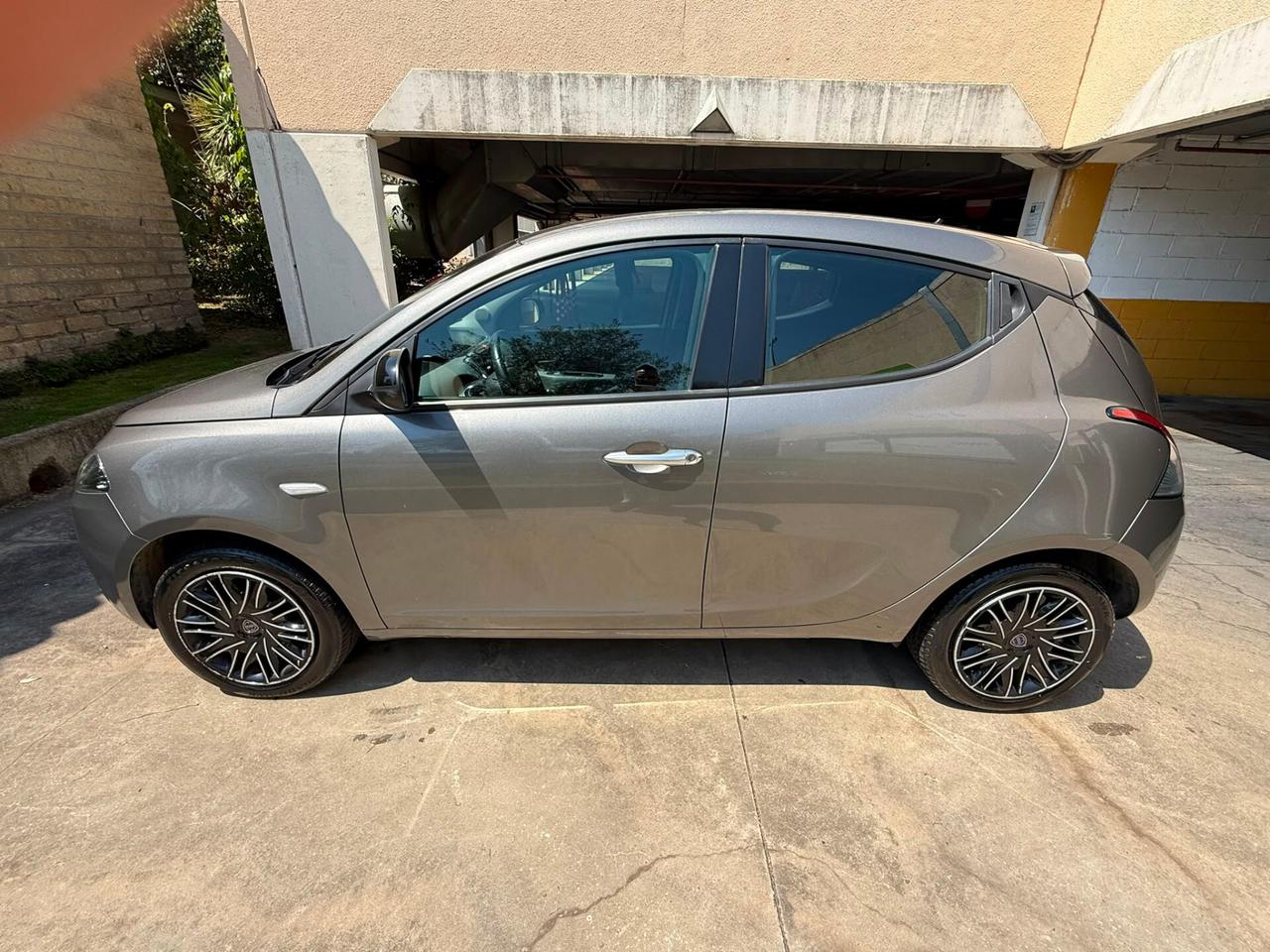Lancia Ypsilon 1.0 FireFly 5 porte S&S Hybrid Gold