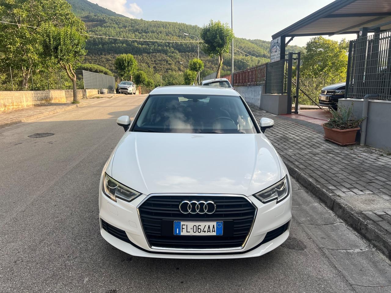 Audi A3 1.6 TDI 116cv diesel Business 2017