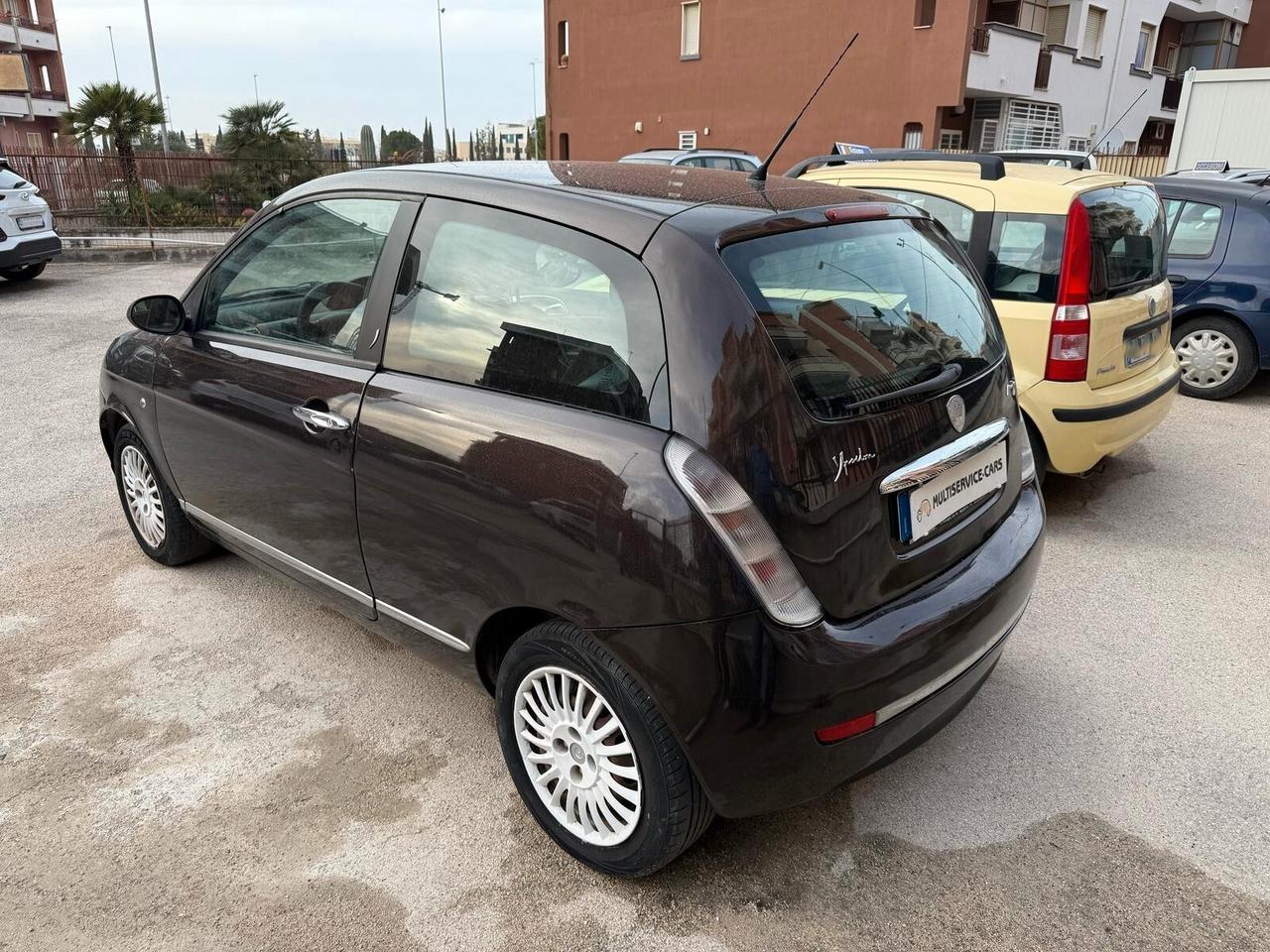 Lancia Ypsilon 1.3 MJT 75 CV Platino