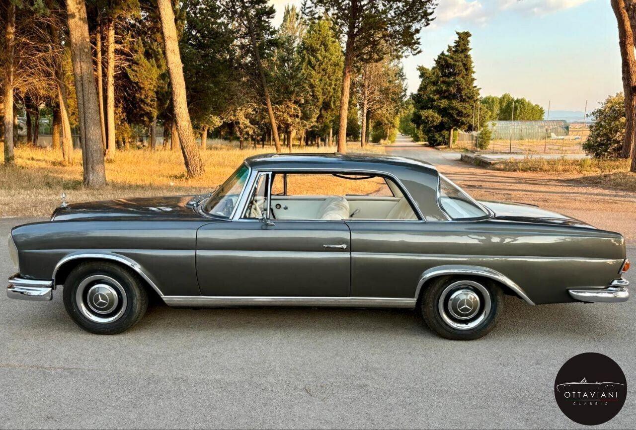 Mercedes W 111 220 se Coupé