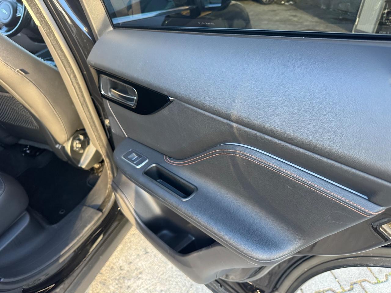 Jaguar F-Pace 2.0 D 180 CV 4x4 Euro 6b