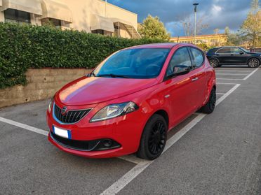 Lancia Ypsilon 5 porte Hybrid Incidentata