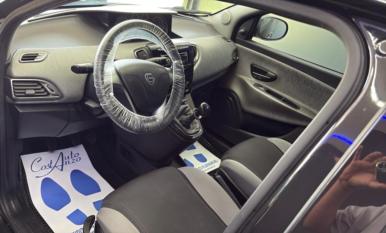 Lancia Ypsilon 1.2 GPL Ecochic Gold 2013