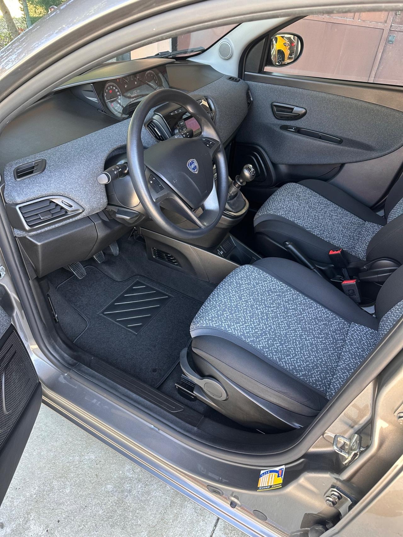 Lancia Ypsilon 1.0 FireFly S&S Hybrid 66’000km!