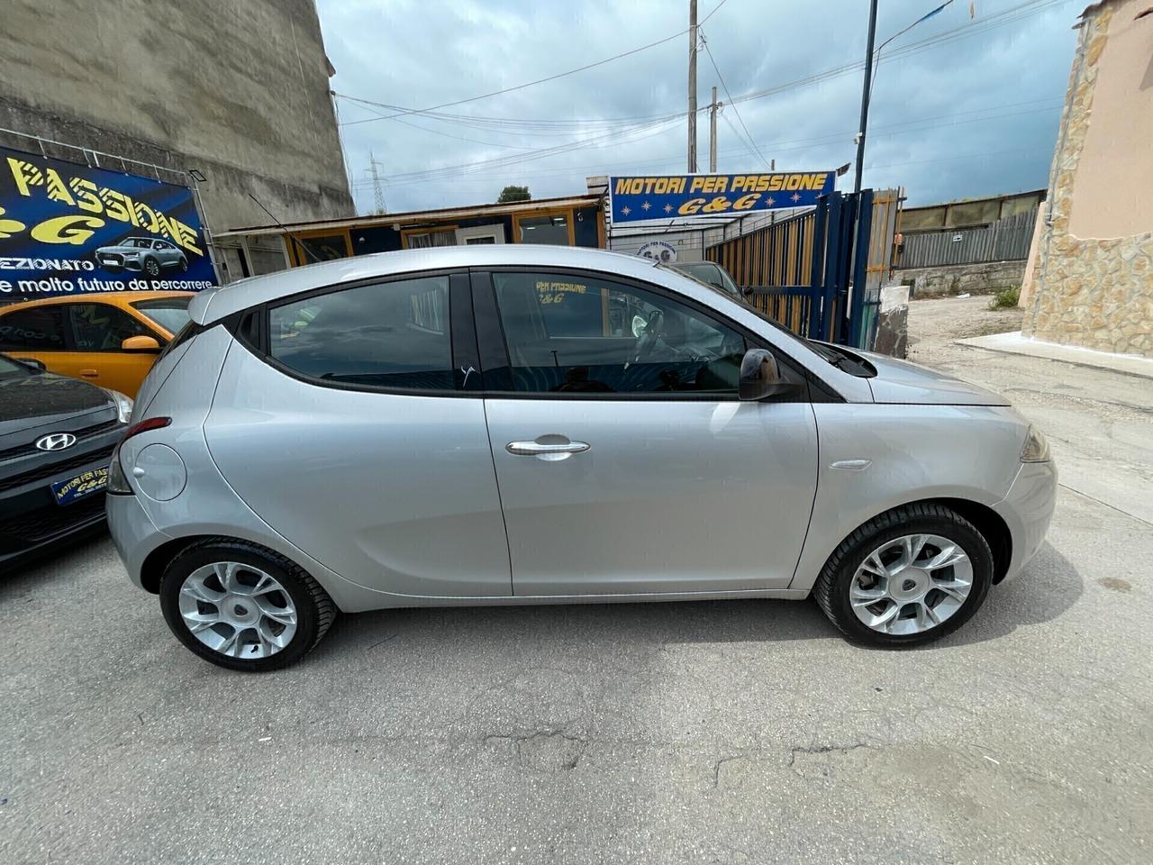 Lancia Ypsilon 1.2 69 CV 5 porte Gold