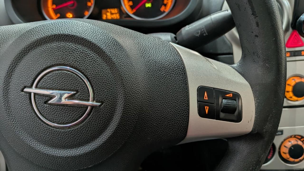 Opel Corsa 1.2 5 porte Cosmo