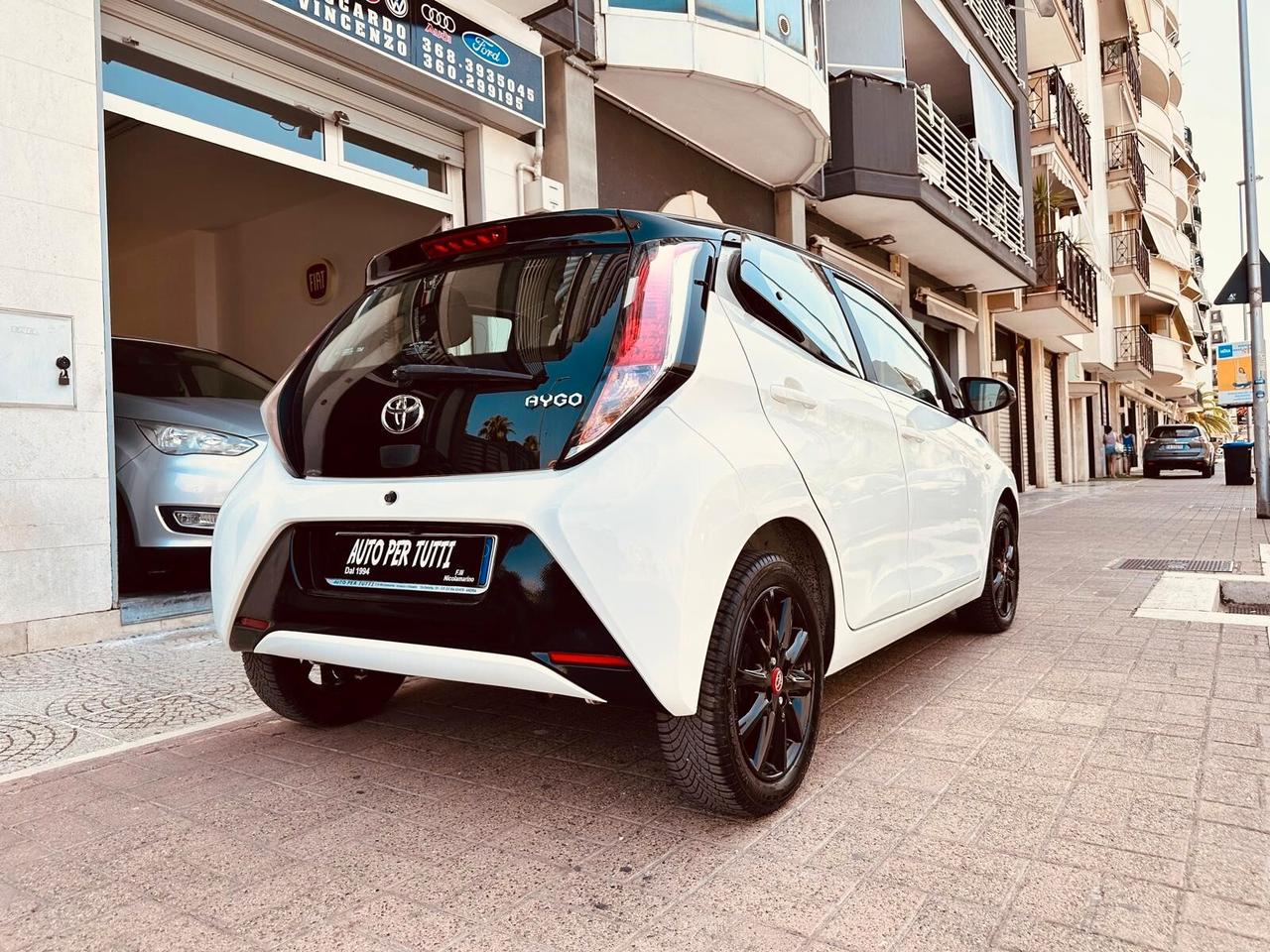 Toyota Aygo 5 porte CAMBIO AUTOMATICO