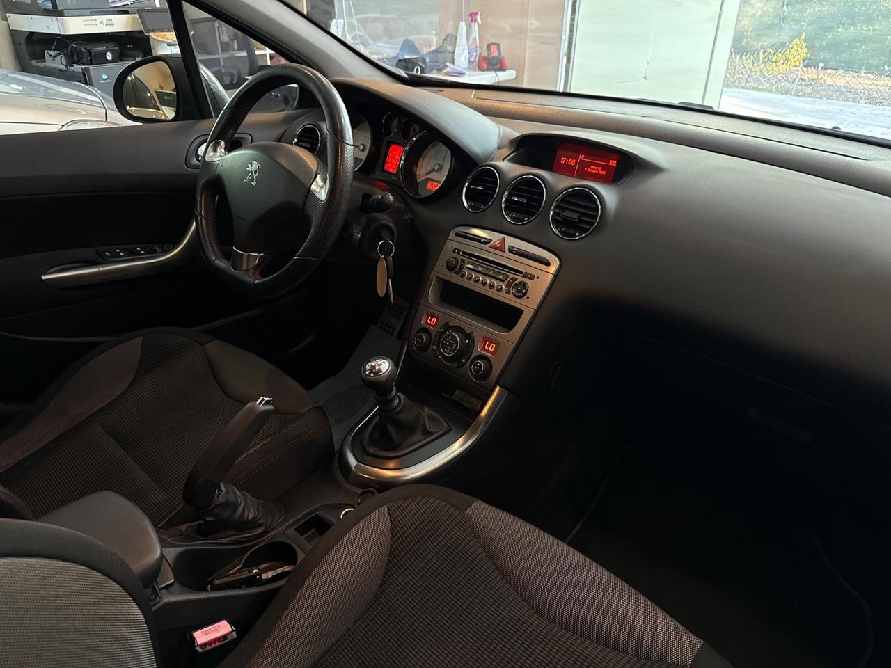 Peugeot 308 1.6 diesel anno 2013 neopatentati