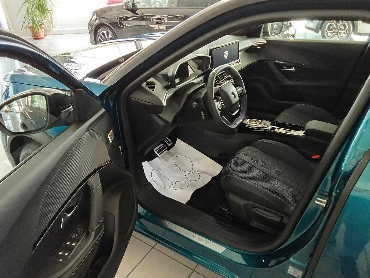 Peugeot 2008 Hybrid 145 e-DCS6 GT