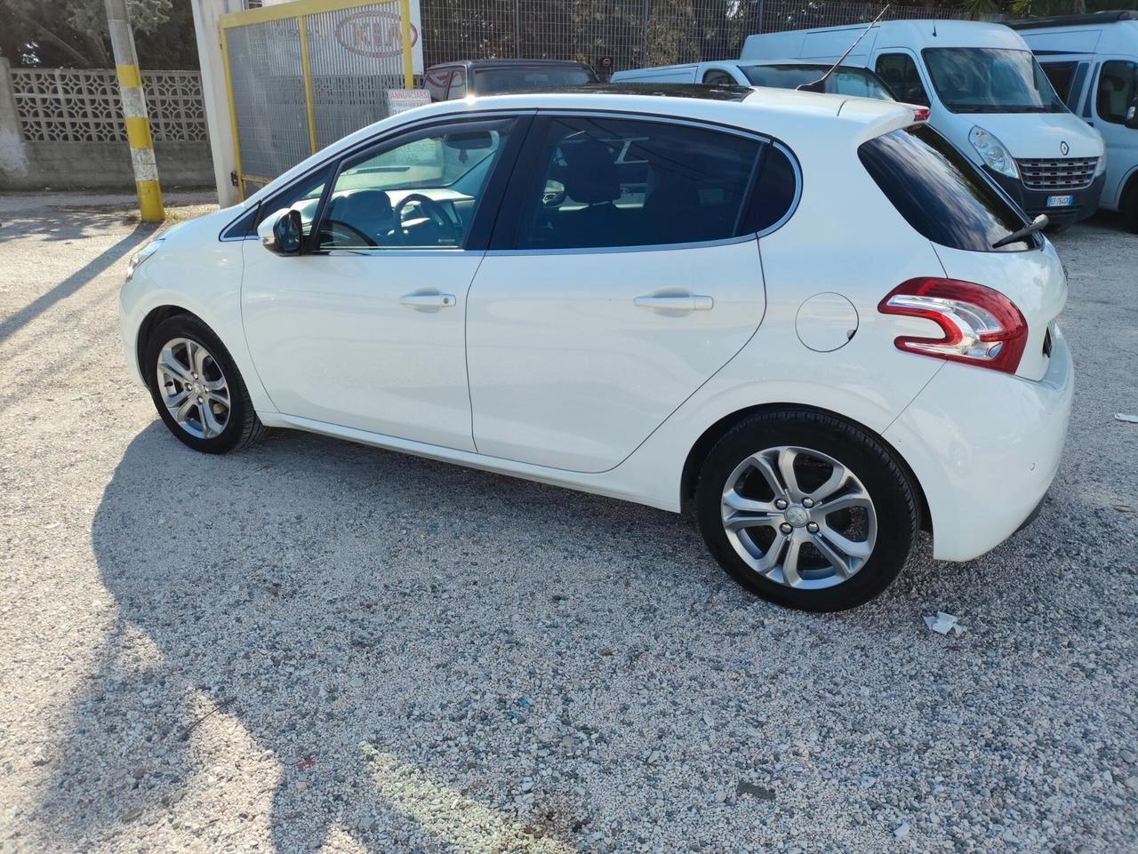 Peugeot 208 PureTech 82 5 porte Allure GPL