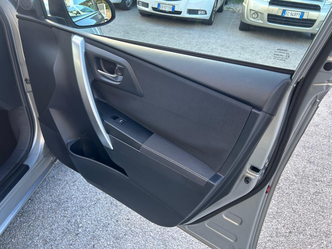Toyota Auris 1.4 D-4D Lounge