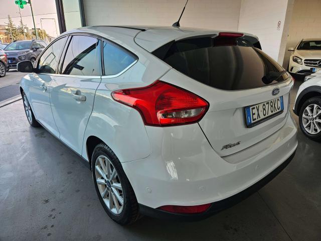 Ford Focus 2015 5p 1.5 tdci Plus s E6 neopatentati