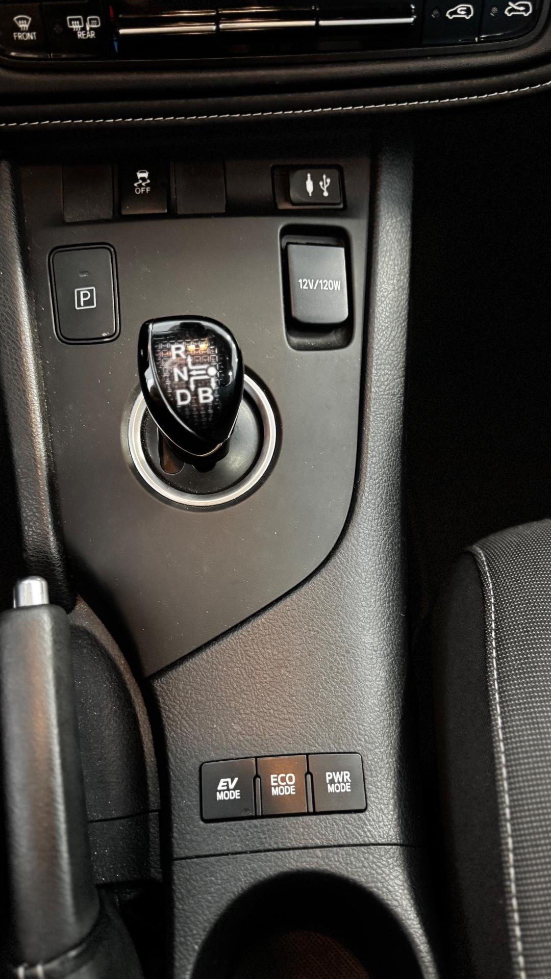 Toyota Auris Touring Sports 1.8 Hybrid Lounge