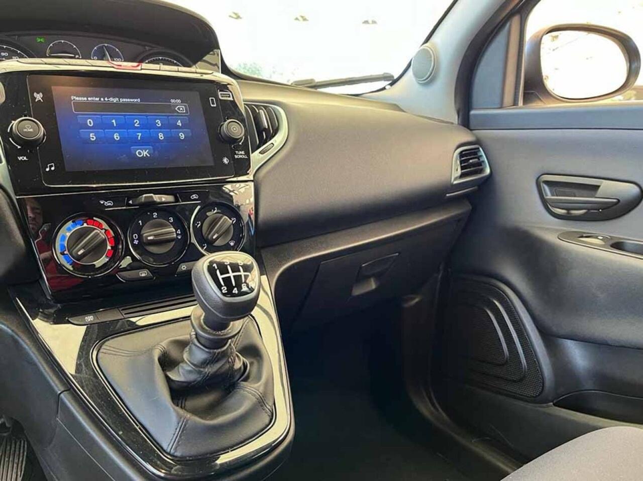 LANCIA Ypsilon III - Ypsilon 1.0 firefly hybrid Gold Plus s&s 70cv