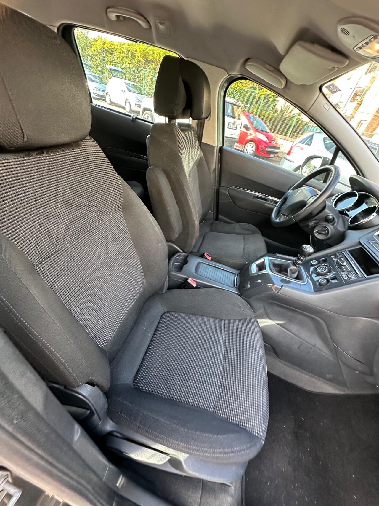 Peugeot 5008 2.0 HDi 150CV Féline