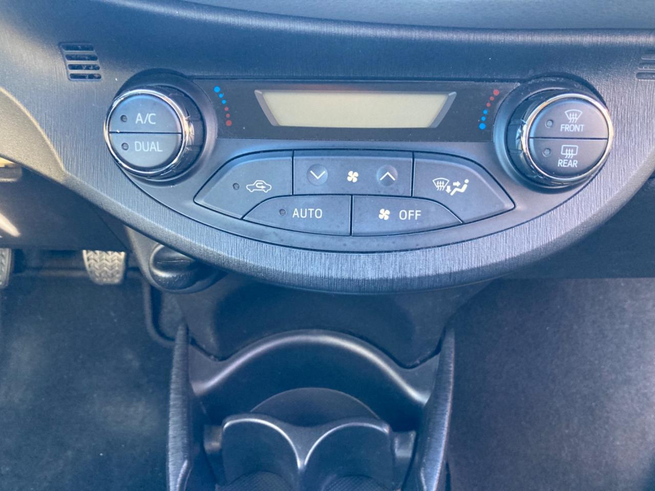 YARIS 1.3 BENZINA 5 PORTE(PROPRIETARIO UNICO)