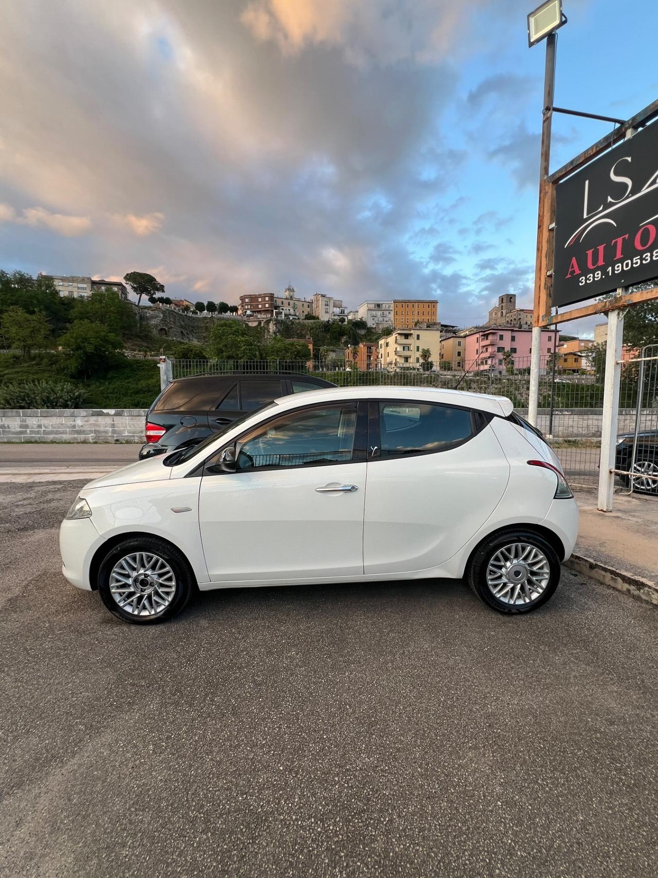 Lancia Ypsilon 1.3 MJT 16V 95 CV 5 porte S&S Silver