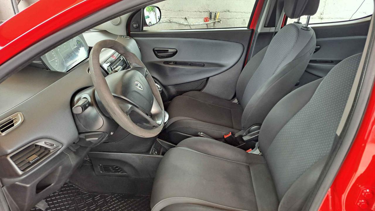 Lancia Ypsilon 1.3 MJT 16V 95 CV S&S Silver