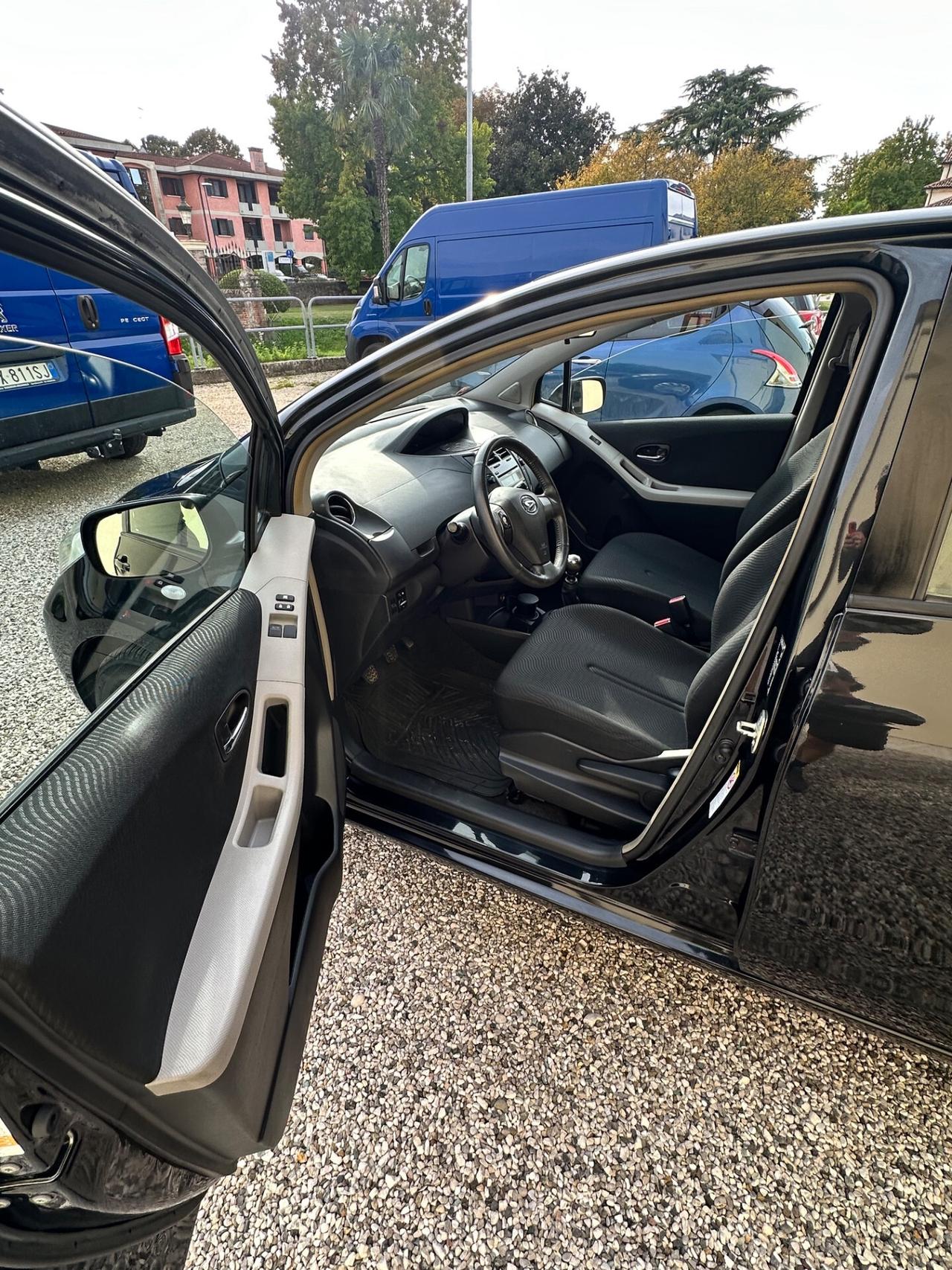 Toyota Yaris 1.3 5 porte (Dayhatsu Charade)
