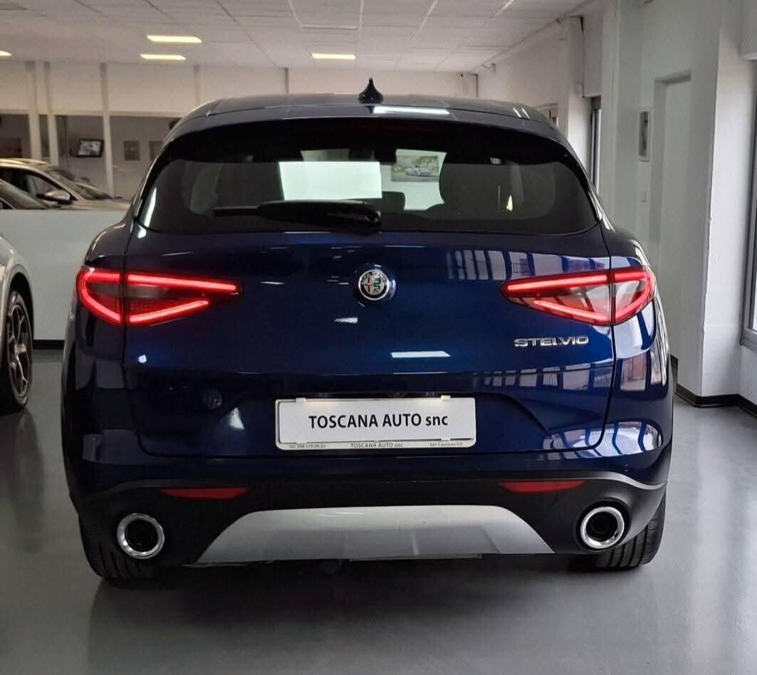 Alfa Romeo Stelvio 2.2 160 CV AT8 con gancio traino