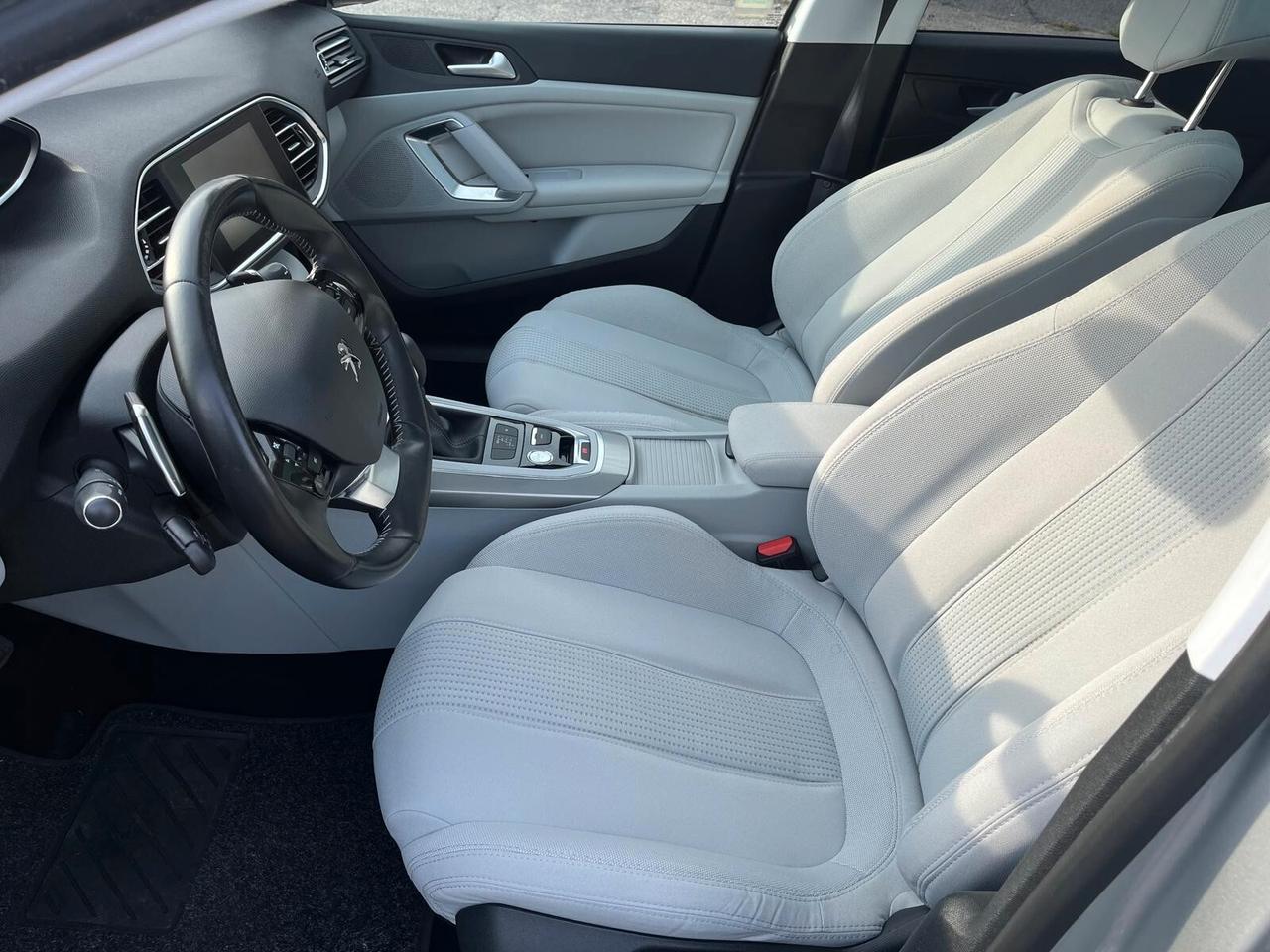 Peugeot 308 PureTech Turbo 130 S&S SW Allure