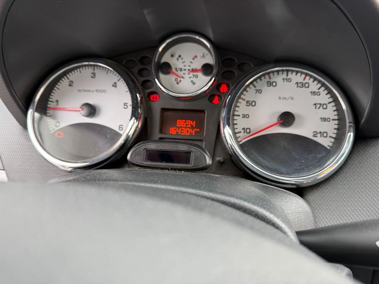 Peugeot 207 1.6 8V HDi 112CV CC Tecno