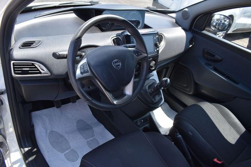 Lancia Ypsilon 1.0 FireFly 70cv S&S Hybrid GOLD