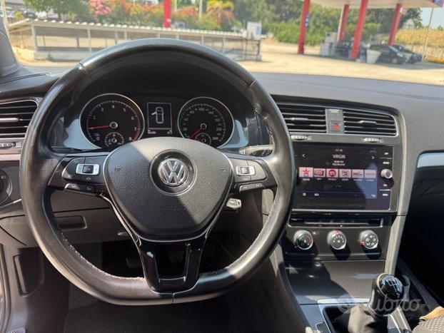 Volkswagen Golf 1.0 TSI 110 CV 5p. Trendline BlueM