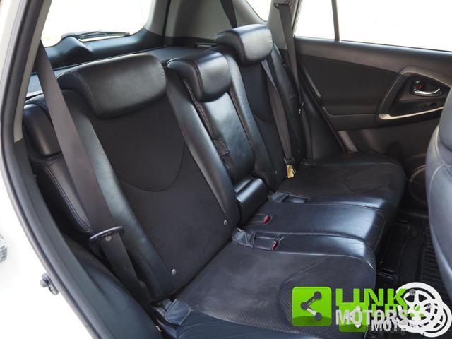 TOYOTA RAV 4 2.2 D-4WD Luxury