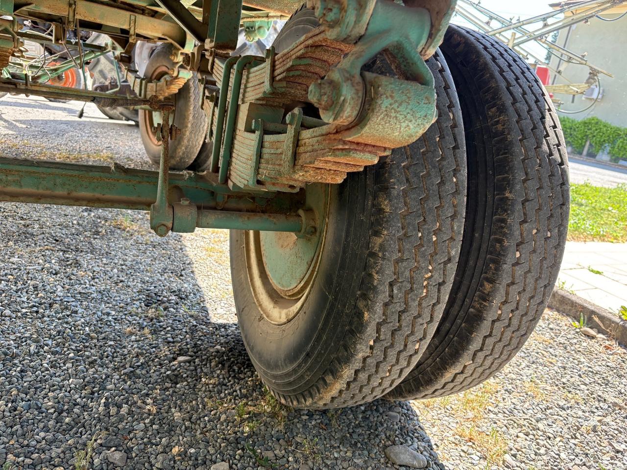 Rimorchio agricolo Viberti per paglia o fieno