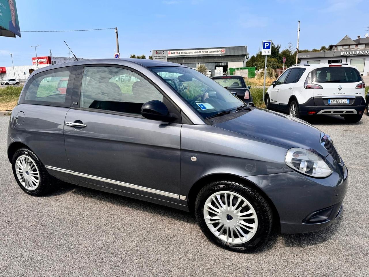 Lancia Ypsilon 1.3 MJT 75 CV Diva