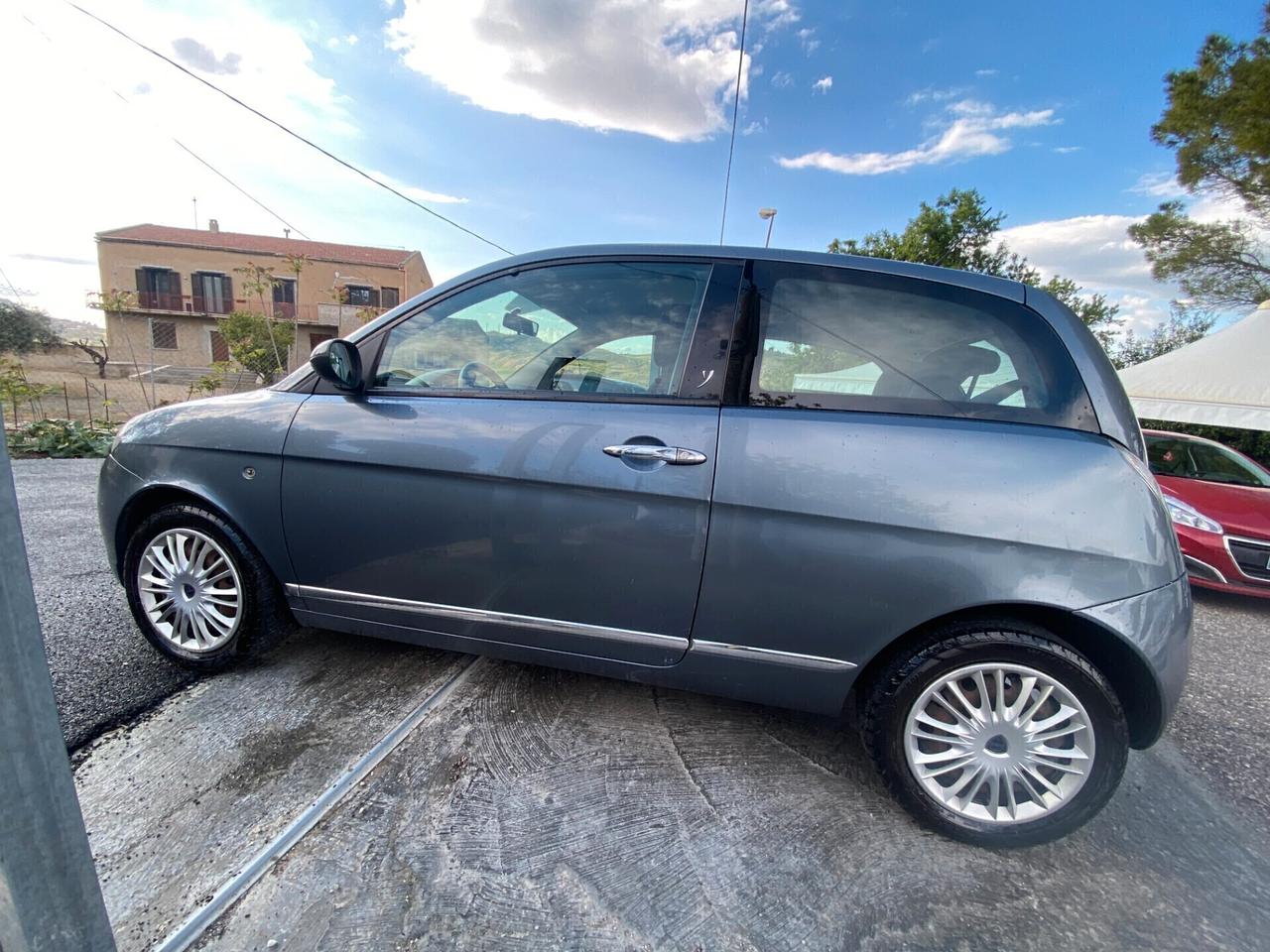 Lancia Ypsilon