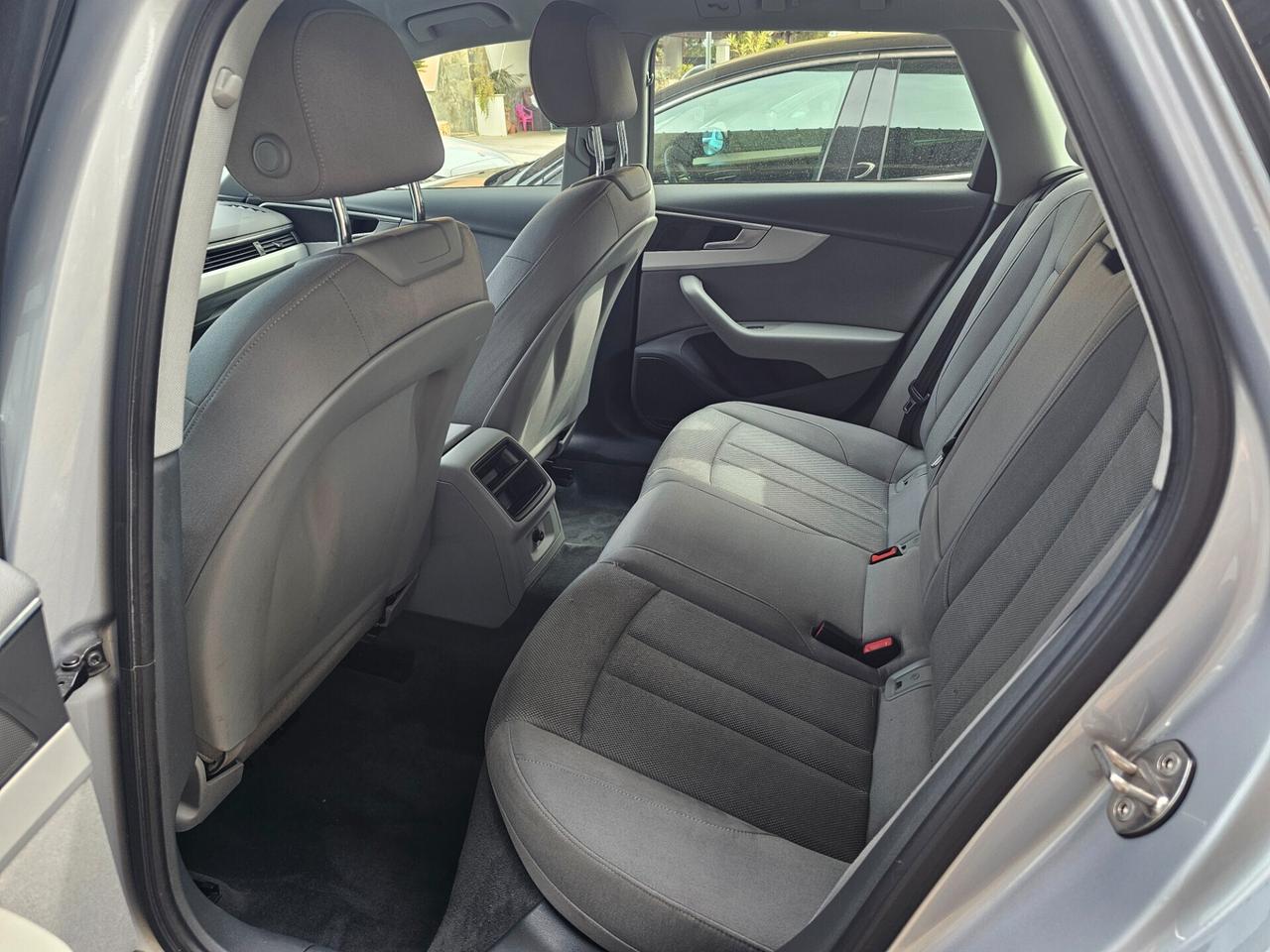 Audi A4 Avant 30 TDI/136 CV S tronic Business Advanced