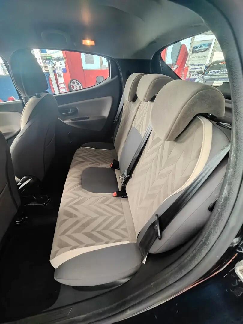 Lancia Ypsilon 5 porte NEOPATENTATO