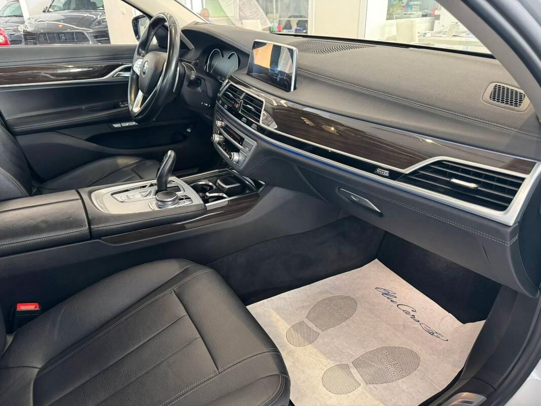 BMW Serie 7 G 11-12 2015 750i xdrive Luxury auto