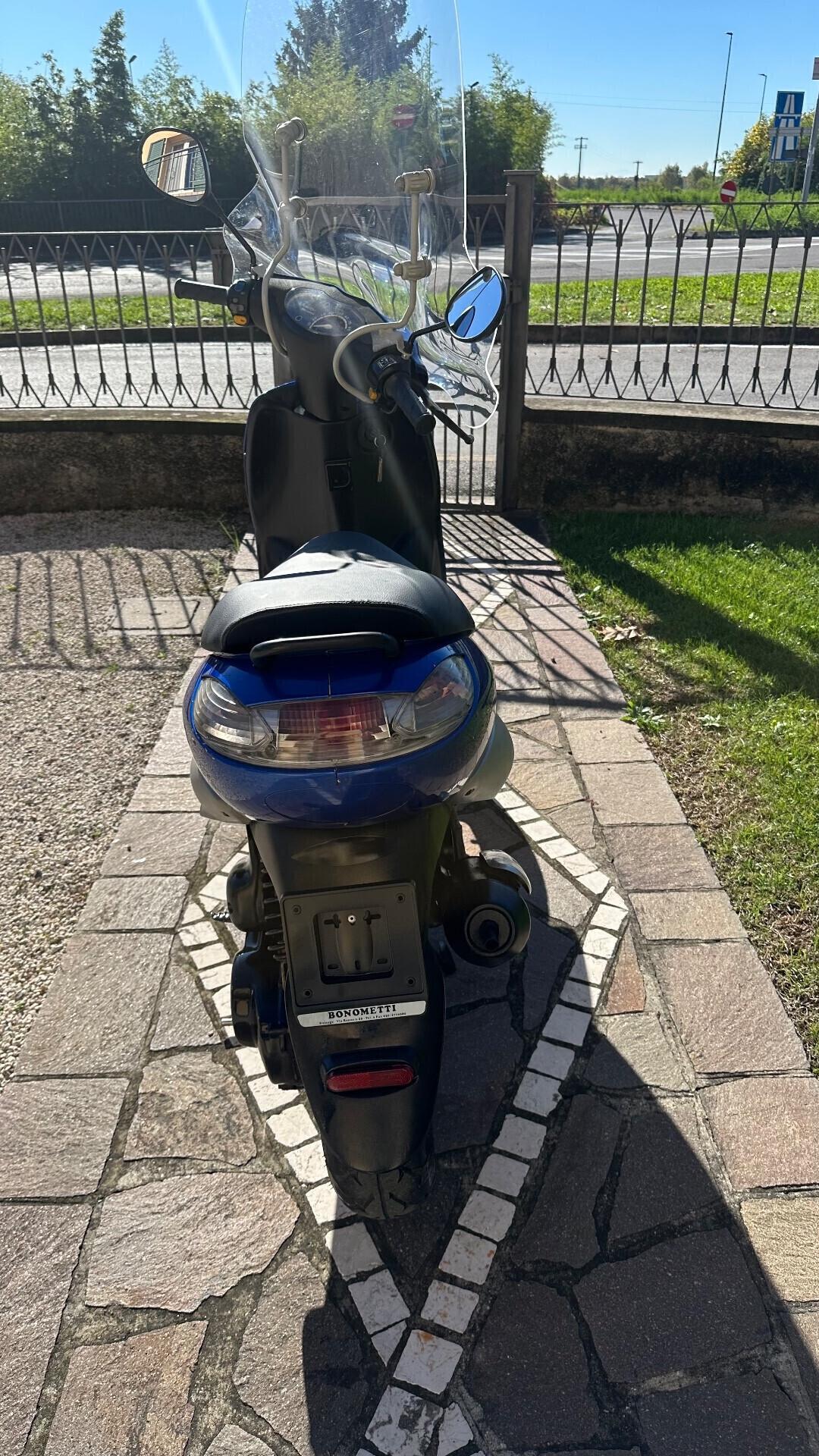 Peugeot Vivacity 50 2 tempi con parabrezza