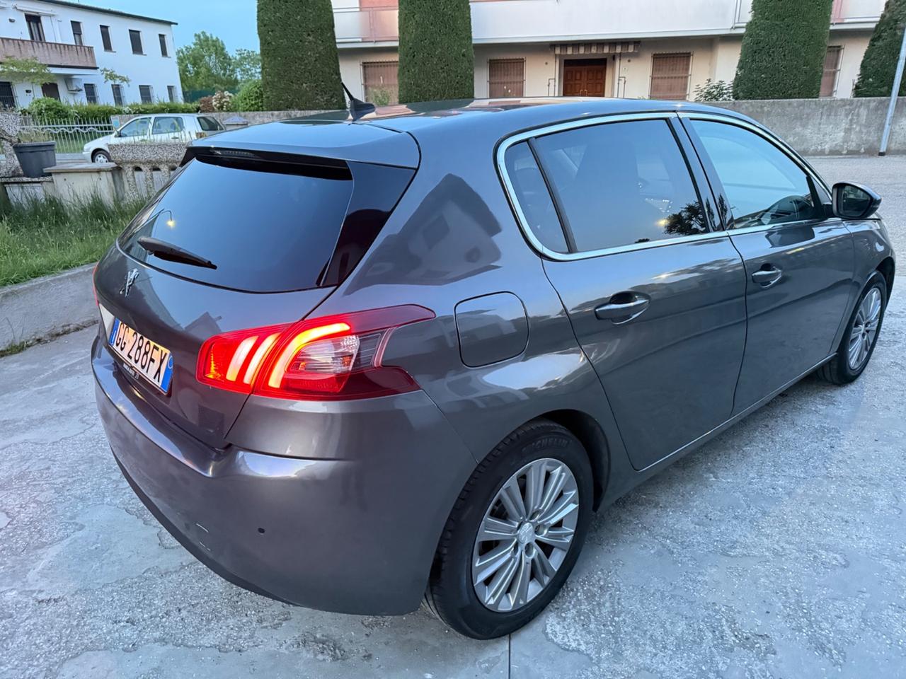 Peugeot 308 1.2 Turbo Benzina POCHI KM 2021 NEOPAT