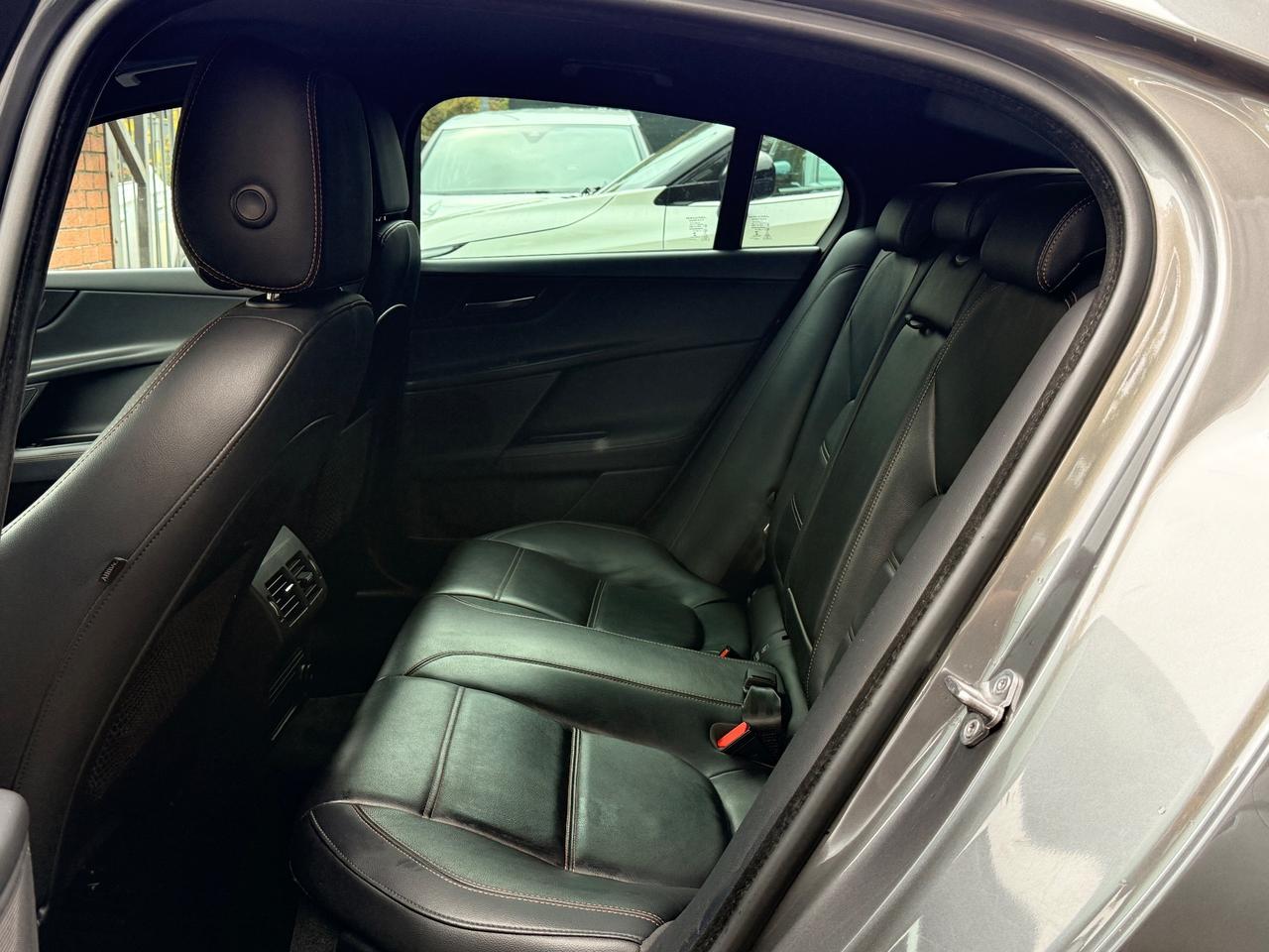 Jaguar XE 2.0 D 180 CV AWD aut. Prestige