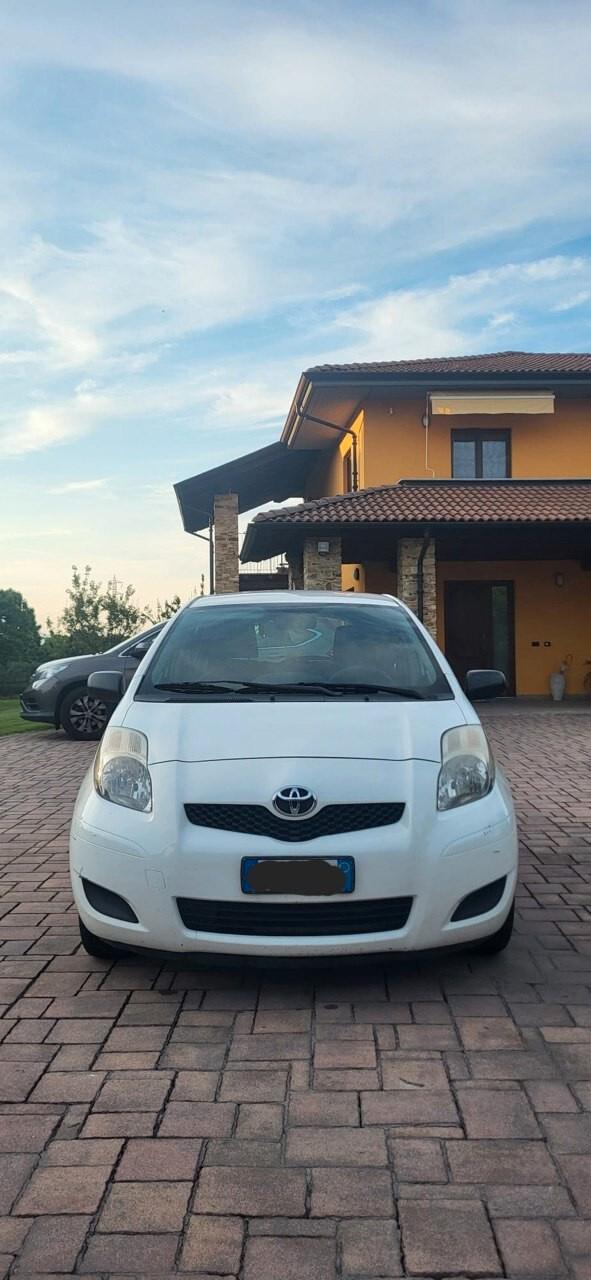 Toyota Yaris 1.0 5 porte