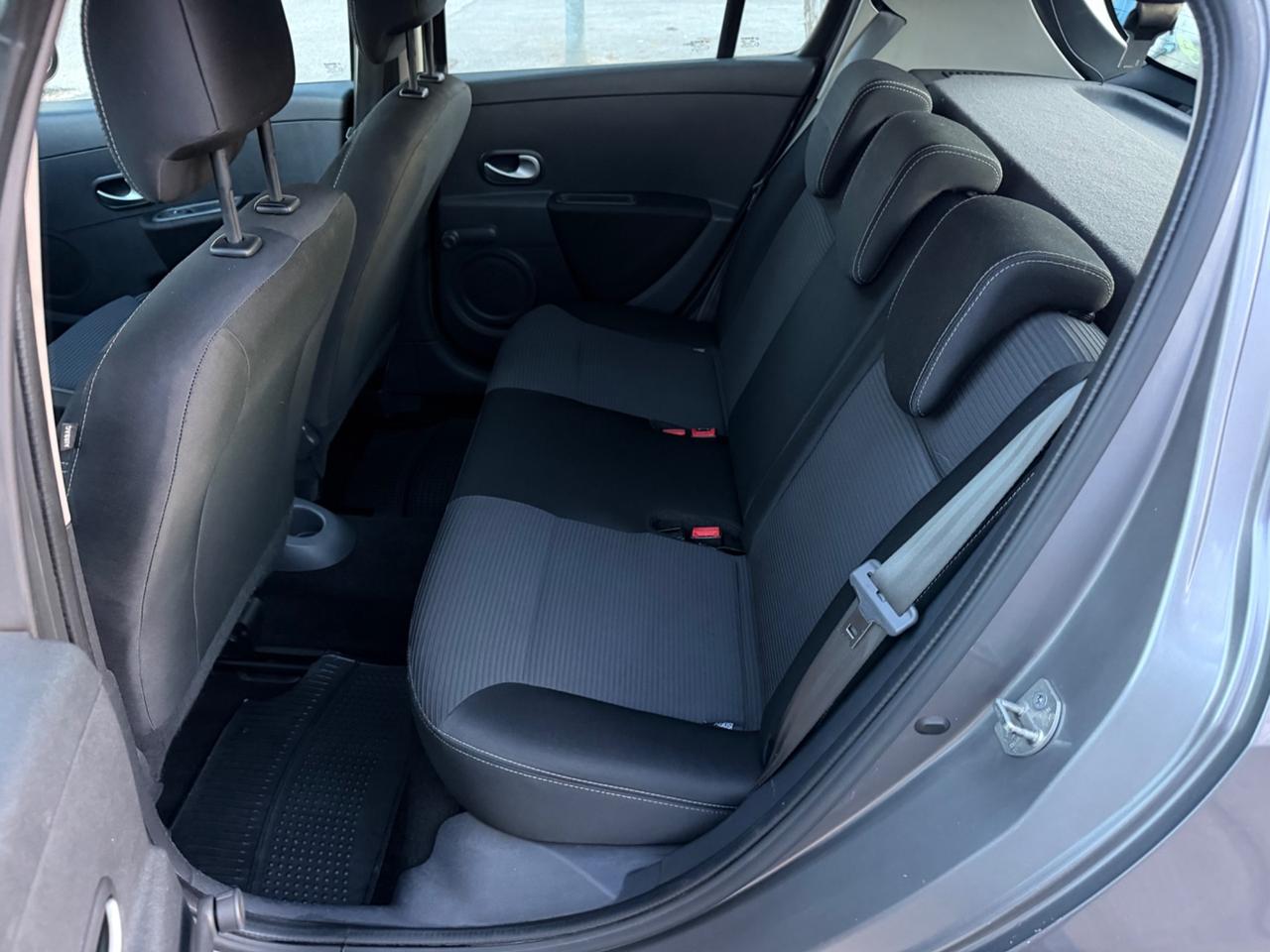 Renault Clio 1.5 dCi 75 CV 2012 navigatore