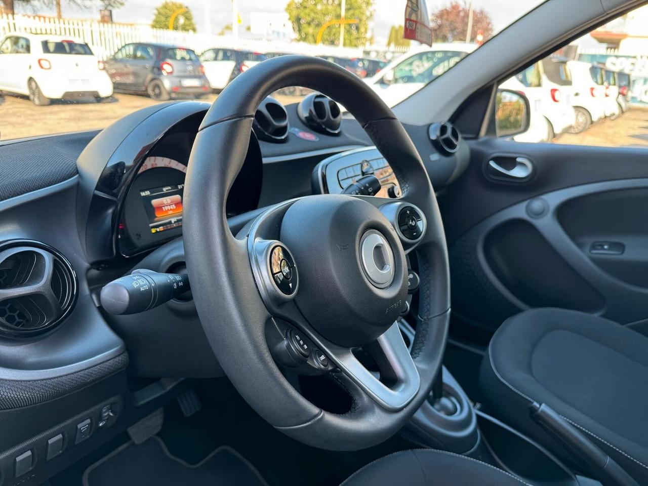 Smart ForFour 70 1.0 twinamic Passion, LED, PANO, NEOPATENTATI