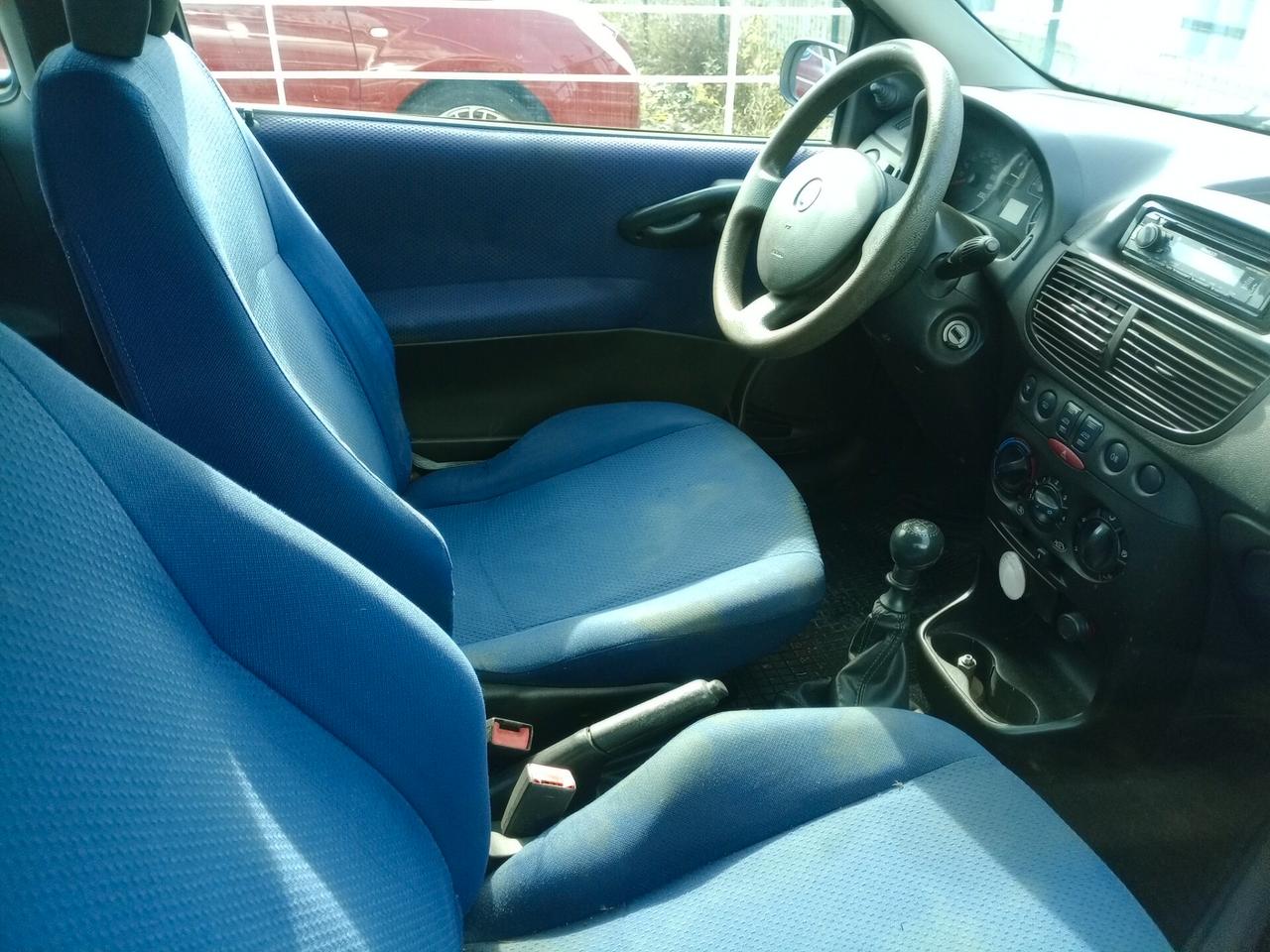 Fiat Punto 1.2i cat 3 porte EL ( impianto GPL) x neopatentati