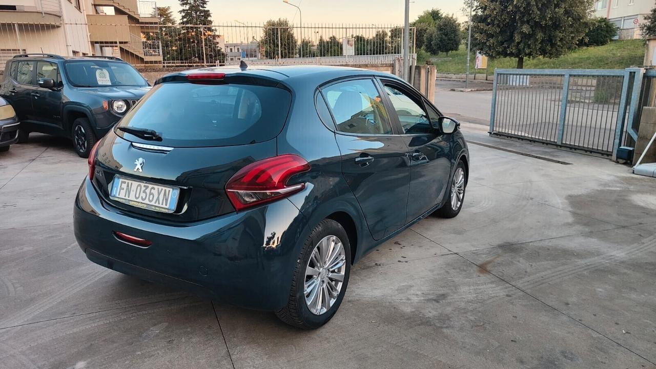 Peugeot 208 BlueHDi 75 5 porte Touch