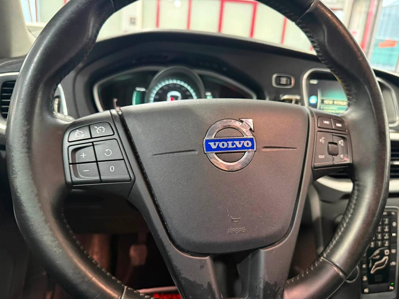Volvo V40 D2 1.6 115cv SUMMUM 2015