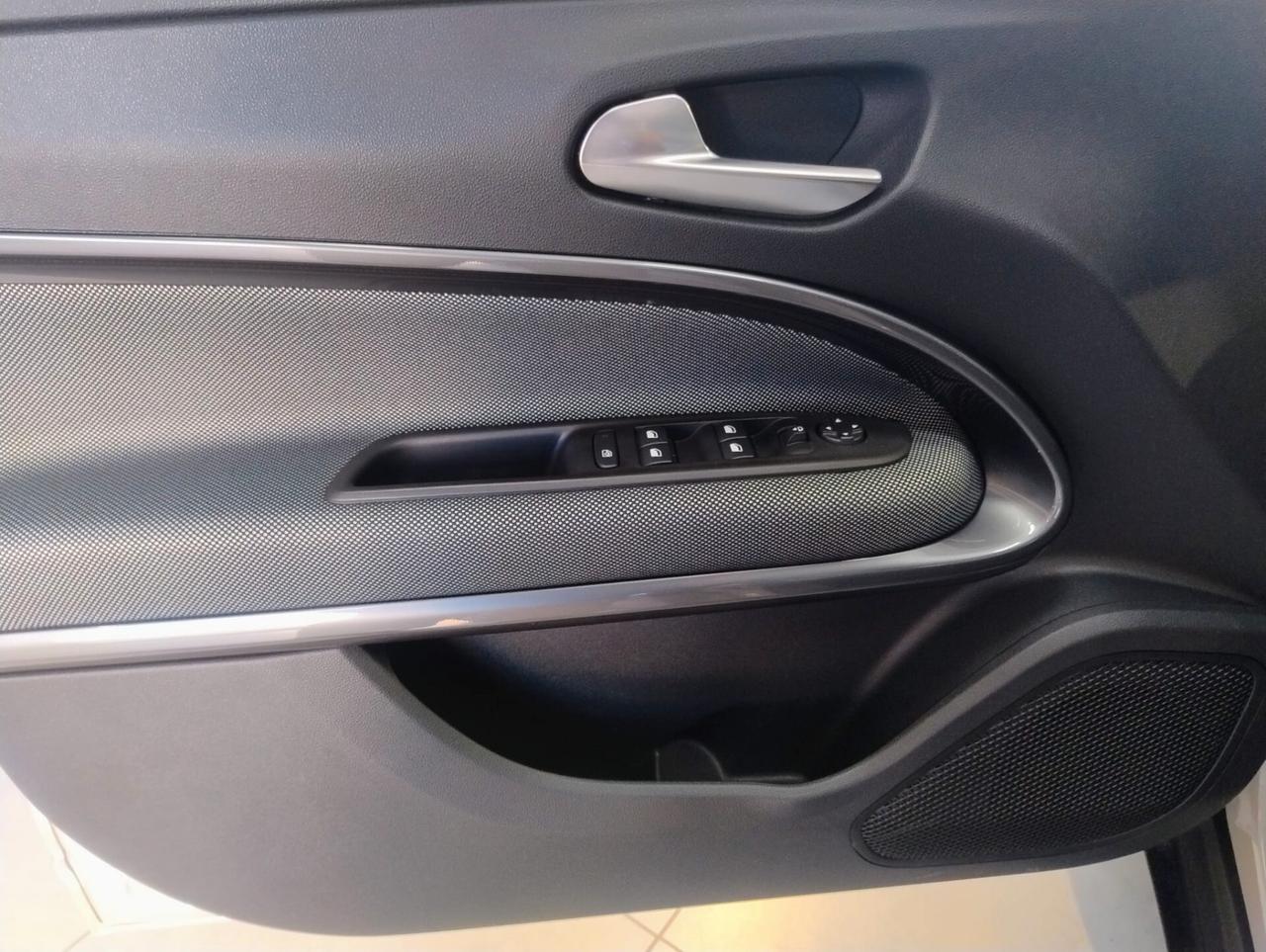 Fiat 600 Hybrid 100 CV DCT MHEV La Prima