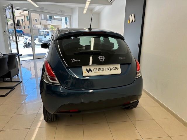 Lancia Ypsilon 1.0 FireFly 5 porte S&S Hybrid Ecochic Silver