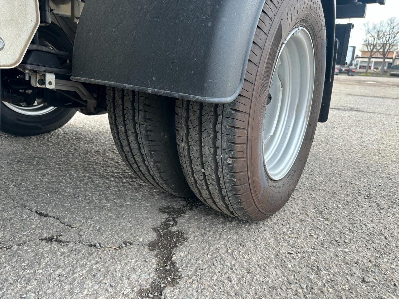 Piaggio Porter NP6 TWB CHAS 325 LR LPG TOP WHITE