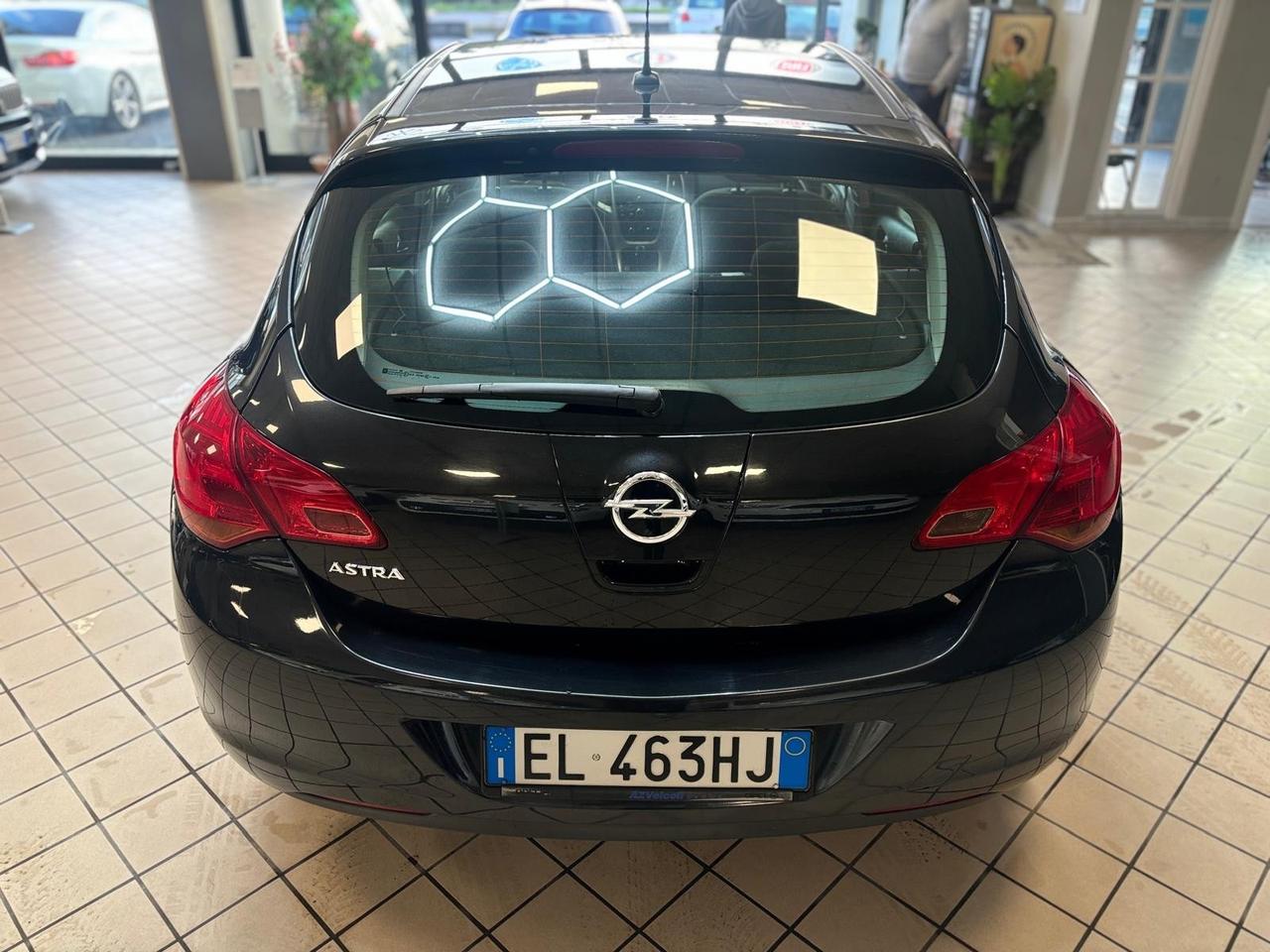 Opel Astra 1.4 100CV 5 porte Cosmo