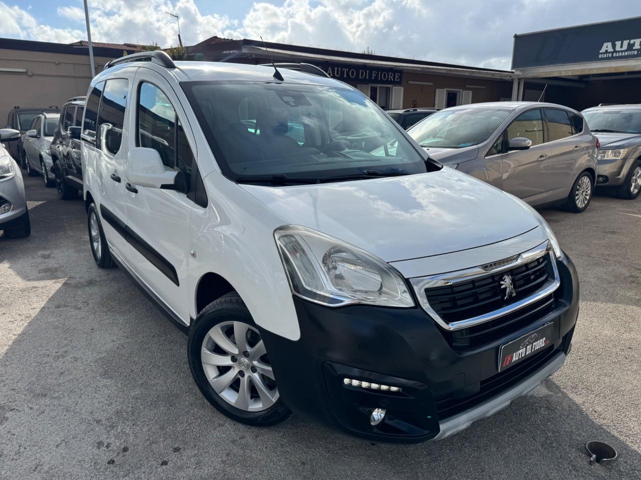 Peugeot Partner Tepee 1.6 BlueHDi 120 NAVI RETROCAMERA